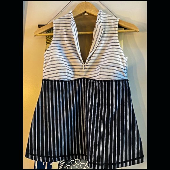 lululemon athletica black&white stripe top size 4 - Picture 2 of 6